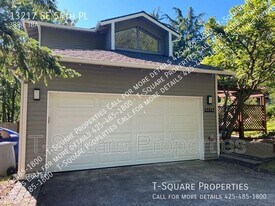 13217 SE 54th Pl in Bellevue, WA - Building Photo