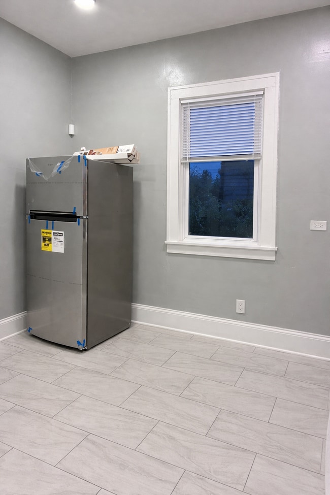 5543 S Shields Ave, Unit 1 in Chicago, IL - Foto de edificio - Building Photo