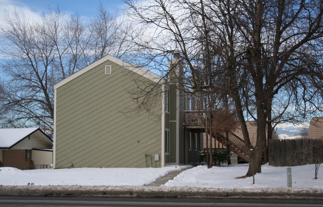 1007 Hover St in Longmont, CO - Foto de edificio