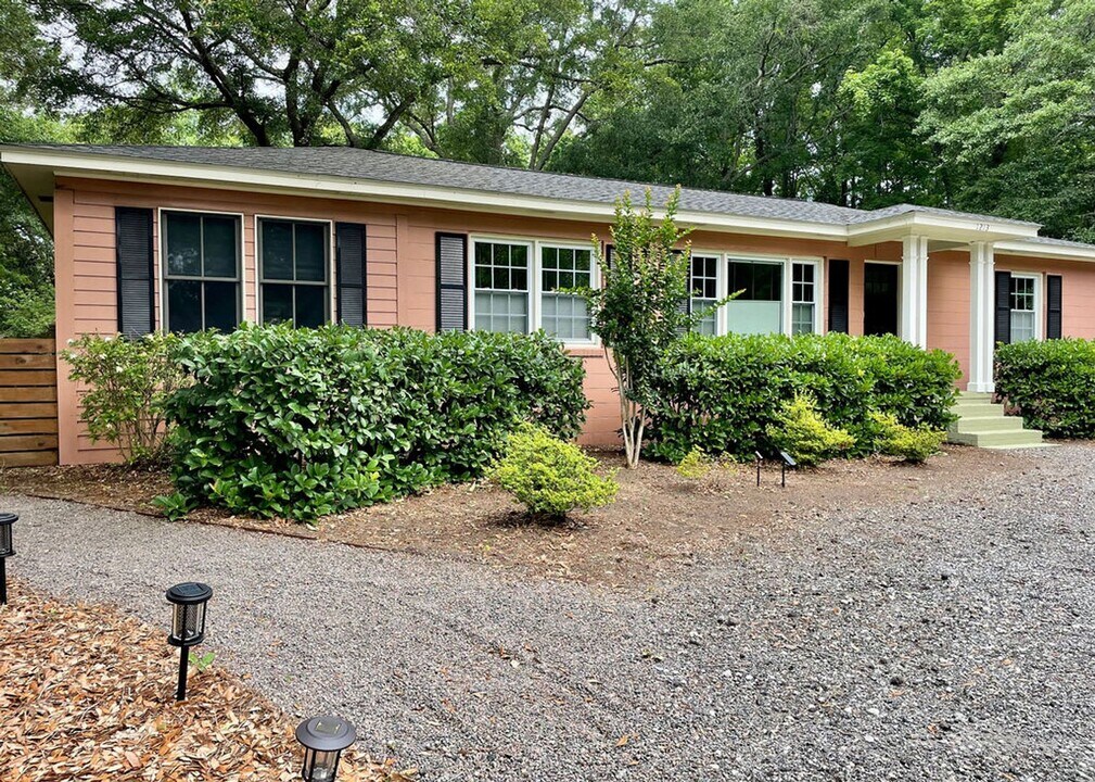 1213 Pauline Ave in Charleston, SC - Building Photo