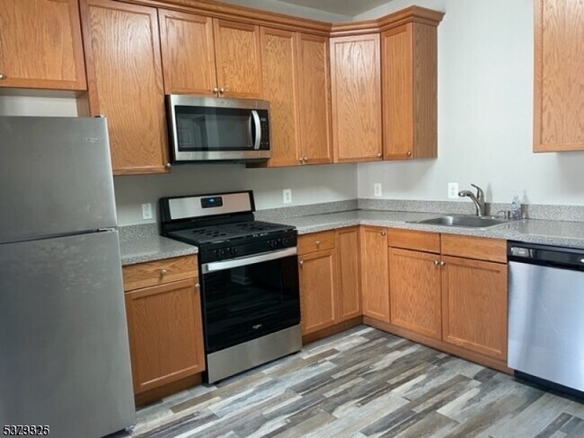 145 Conover Terrace in Lebanon, NJ - Building Photo - Building Photo