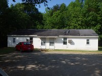 2520-2524 Country Club Rd in Lincolnton, NC - Foto de edificio - Building Photo