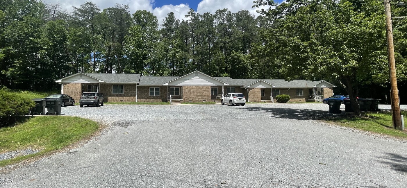 24279 Old Hollywood Rd in Hollywood, MD - Building Photo
