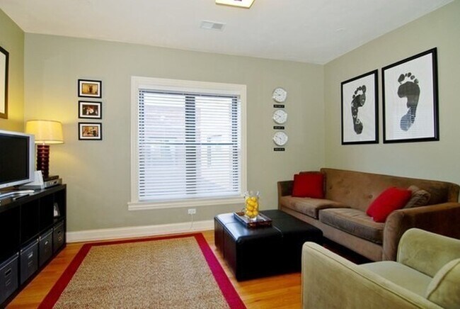 903 W Cornelia Ave in Chicago, IL - Building Photo - Building Photo