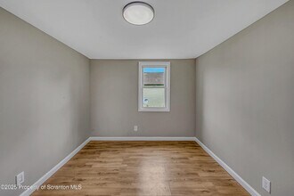 664 Laurel Dr in Tobyhanna, PA - Building Photo - Building Photo