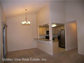 4013 Oakcrest Dr-Unit -#8 in San Diego, CA - Building Photo - Building Photo