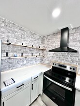 726 Eglin Pkwy NE in Fort Walton Beach, FL - Building Photo - Building Photo