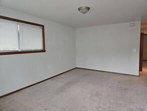 1214 SE Overlook Ave in Roseburg, OR - Building Photo - Building Photo