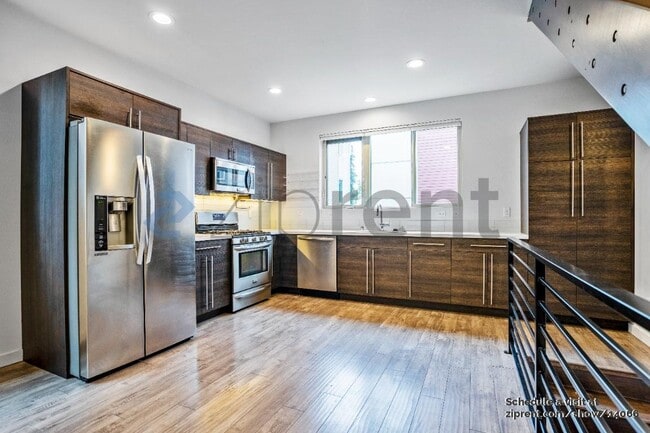9607 Roosevelt Way NE in Seattle, WA - Building Photo - Building Photo