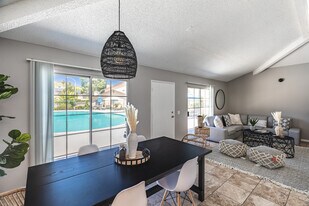 Arbors Apartments *$1200 Move in* in Santee, CA - Foto de edificio - Interior Photo