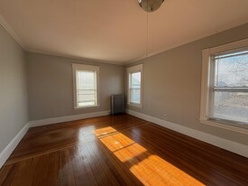 9 Stevens St, Unit 2 in Medford, MA - Foto de edificio - Building Photo