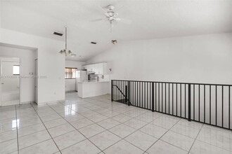 7641 W 29th Way in Hialeah, FL - Building Photo - Building Photo