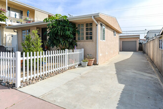 113 Avenida del Poniente in San Clemente, CA - Building Photo - Building Photo