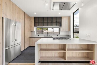 1413 S Doheny Dr in Los Angeles, CA - Building Photo - Building Photo