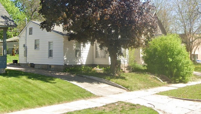 property at 328 N Blauvelt Ave