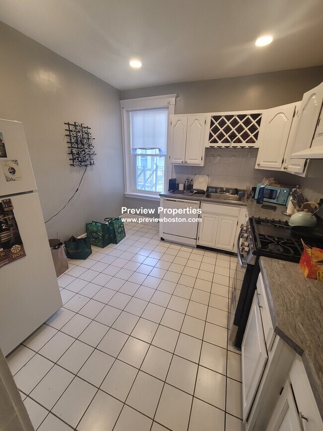 1746 Commonwealth Ave in Boston, MA - Building Photo - Building Photo
