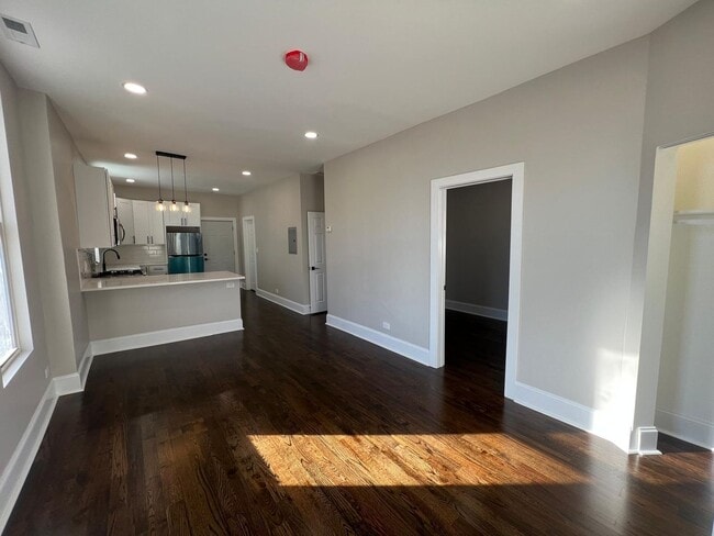 2249 W Cermak Rd in Chicago, IL - Building Photo - Building Photo