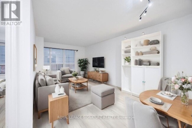 property at 104-270 Wellington St W