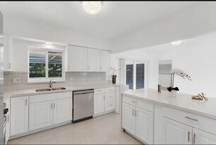 7160 SW 5th Ct, Unit HOME in Pembroke Pines, FL - Building Photo