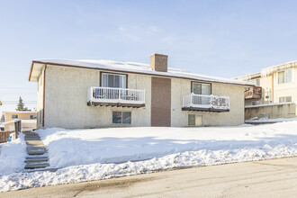 1115 78 Av NW in Calgary, AB - Building Photo - Building Photo