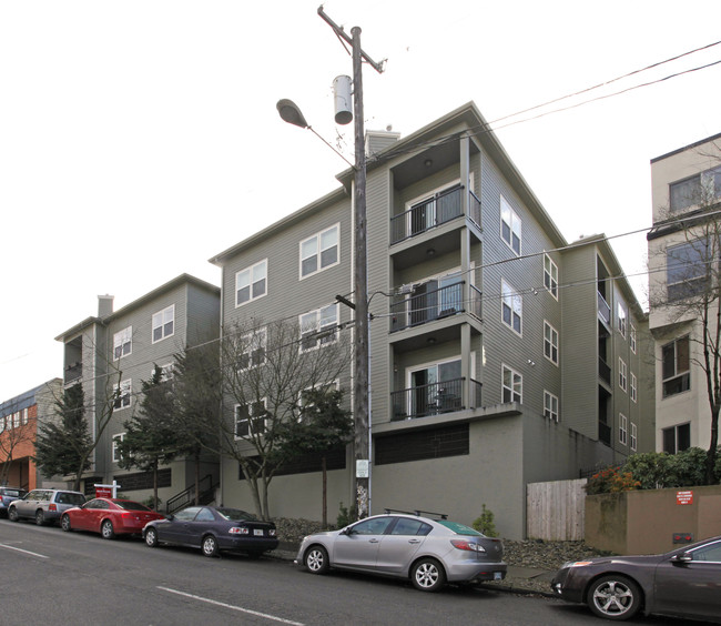 Clayborn Condominiums in Portland, OR - Foto de edificio - Building Photo