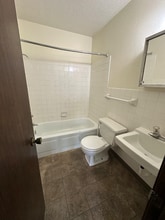 320 Oak Ave N in Thief River Falls, MN - Building Photo - Building Photo
