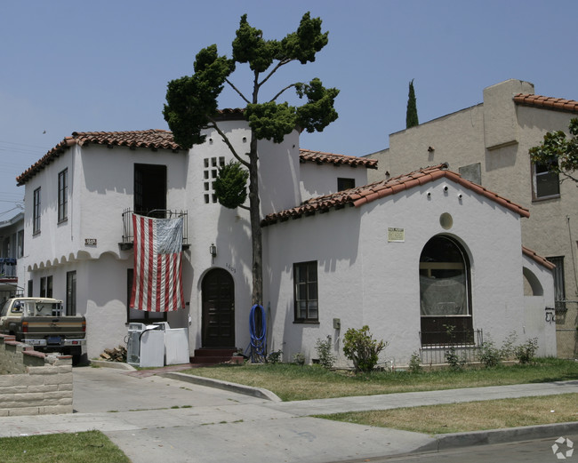 1601 Cedar Ave in Long Beach, CA - Foto de edificio - Building Photo