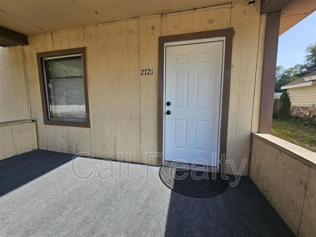 2721 E Rowan Ave in Spokane, WA - Foto de edificio - Building Photo