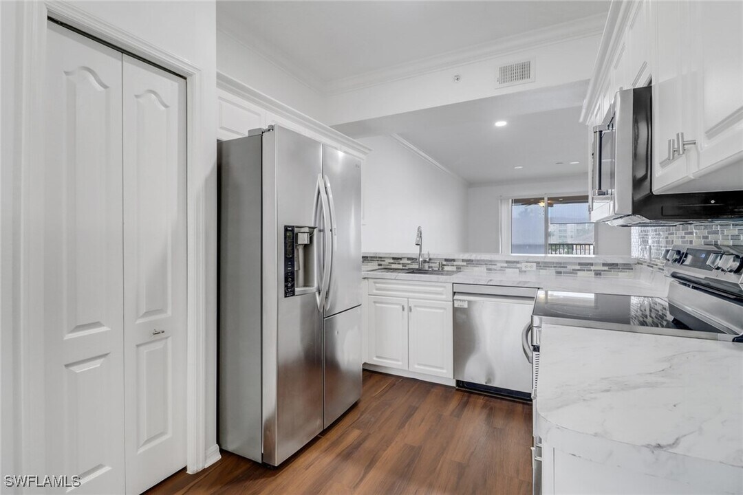 8550 Kingbird Loop in Ft. Myers, FL - Building Photo