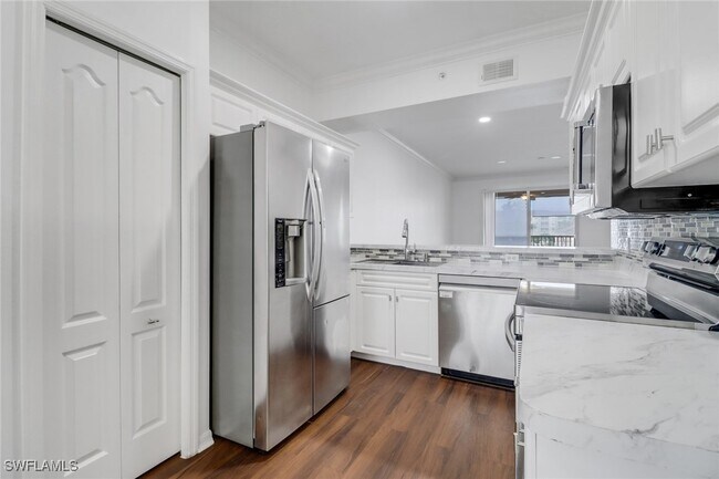 property at 8550 Kingbird Loop