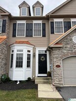 40 Hillside Ct S in Easton, PA - Building Photo