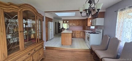 51 Peconic St in Selden, NY - Building Photo - Building Photo