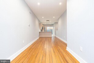 2821 Livingston St in Philadelphia, PA - Building Photo