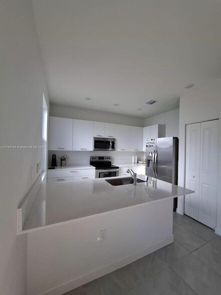12521 NW 23rd Pl in Miami Shores, FL - Foto de edificio - Building Photo
