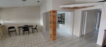 19525 Cypress Ct E in Hialeah, FL - Building Photo - Building Photo