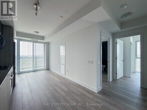 5858 Yonge St in Toronto, ON - Building Photo - Building Photo