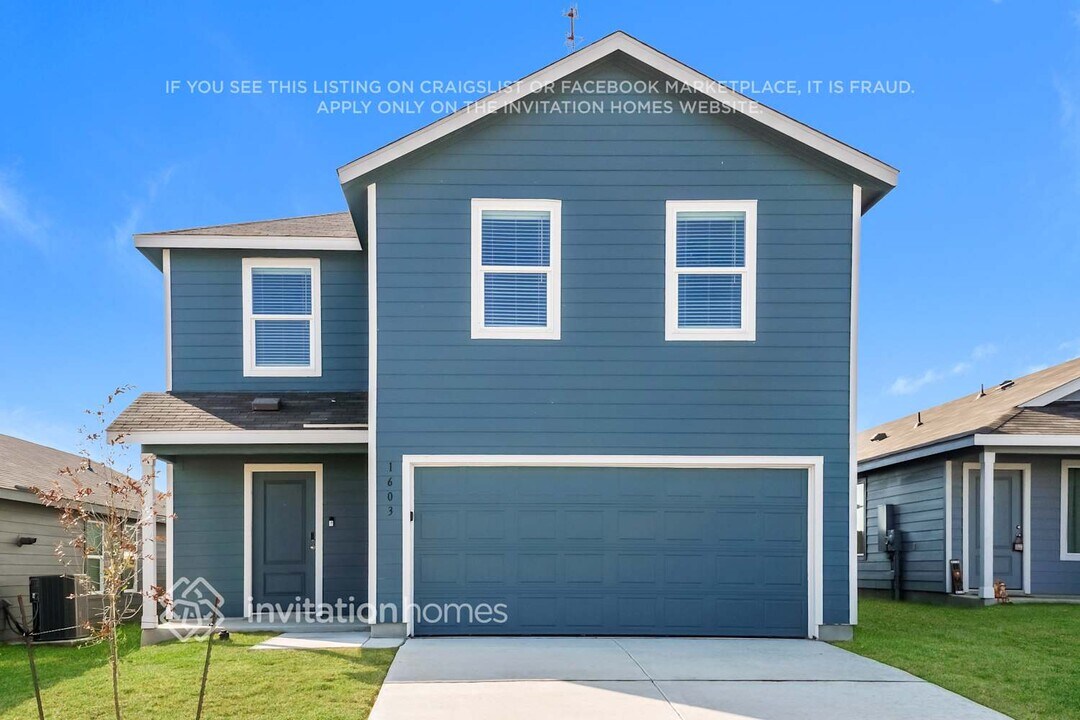 1603 Hummock Steep in New Braunfels, TX - Foto de edificio