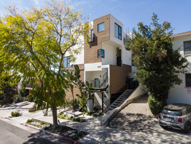 Larrabee Lofts in West Hollywood, CA - Building Photo - Building Photo