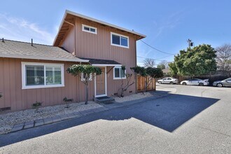 1329 Essex Way in San Jose, CA - Building Photo - Building Photo