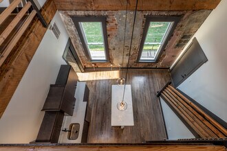 1533 Elm St in Cincinnati, OH - Foto de edificio - Building Photo