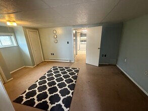 405 Hillis St, Unit Apt A in Youngwood, PA - Building Photo - Building Photo