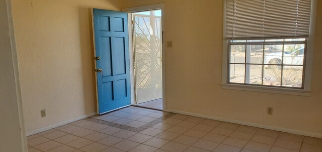 331 W 3rd Ave in Ajo, AZ - Foto de edificio - Building Photo