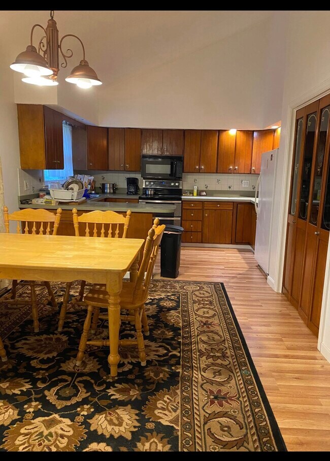 91 Hedgerow Dr Rentals in Shelburne, VT