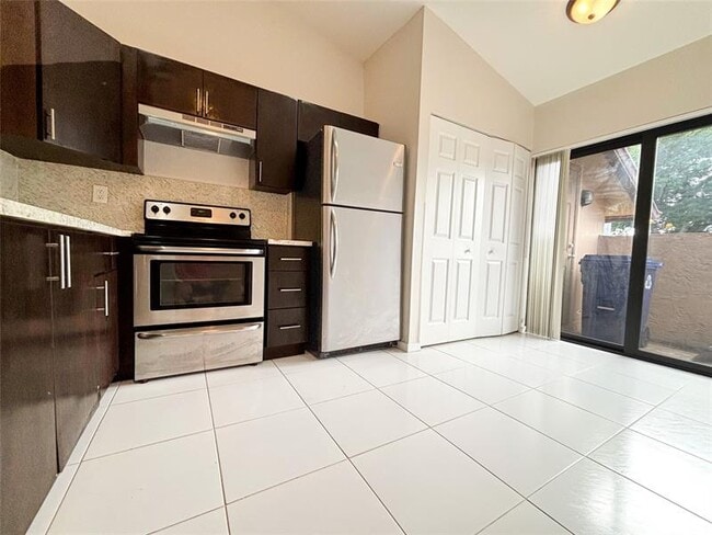 3551-3559 Riverside Dr in Coral Springs, FL - Building Photo - Building Photo