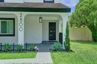2800 W Aviary Dr in Hollywood, FL - Building Photo - Building Photo