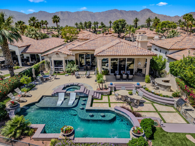 49568 Vía Conquistador in La Quinta, CA - Foto de edificio - Building Photo