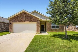 421 Starboard Dr in Crowley, TX - Building Photo