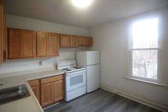 323 South Ave, Unit 2 in Pittsburgh, PA - Building Photo - Building Photo
