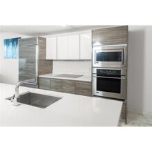 460 NE 28th St in Miami, FL - Building Photo - Building Photo