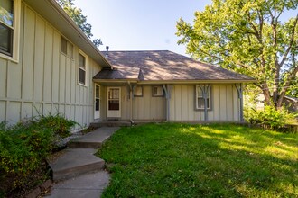 22921 W 72nd Terrace, Unit Middle in Shawnee, KS - Foto de edificio - Building Photo